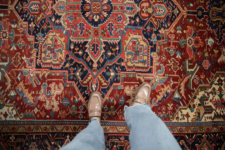 1940s Vintage Persian Heriz Carpet with Turtle Samovar Border