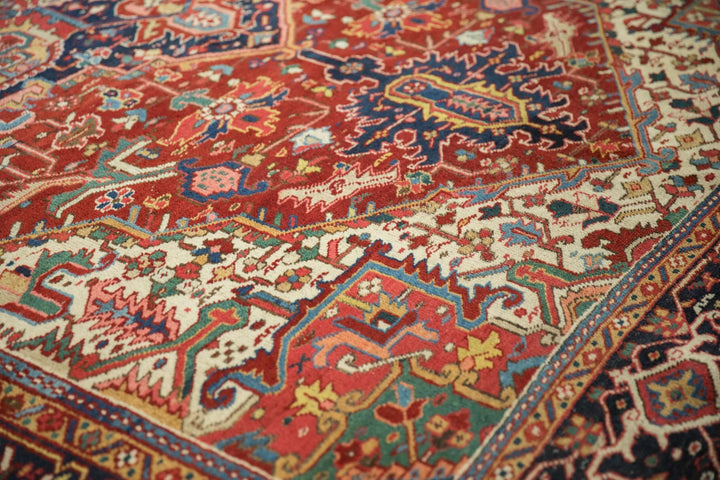 1940s Vintage Persian Heriz Carpet with Turtle Samovar Border