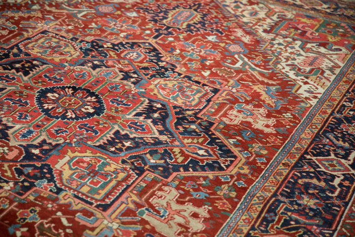 1940s Vintage Persian Heriz Carpet with Turtle Samovar Border