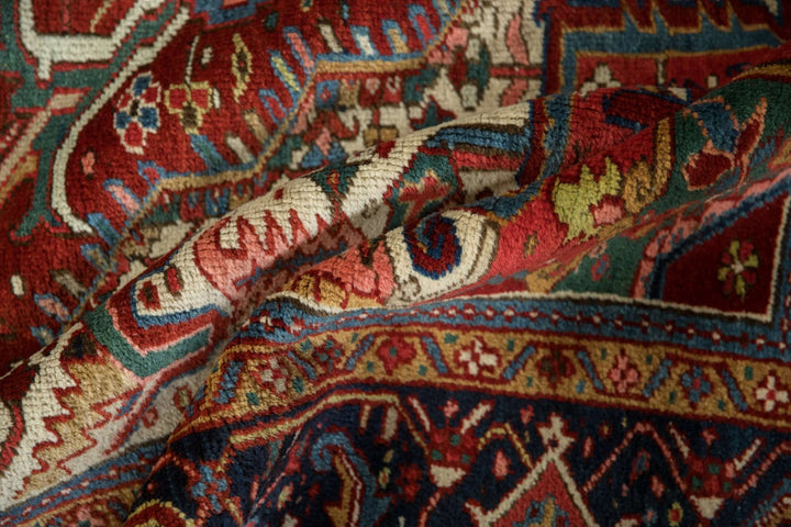 1940s Vintage Persian Heriz Carpet with Turtle Samovar Border