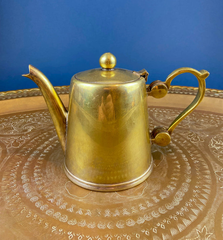 Antique Brass TeaPot or Coffee Pot. Vintage Gifts. Decorative handle and heavy brass finish. Great kitchen accessory.