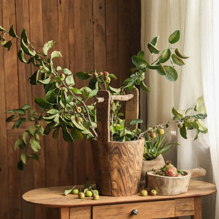 Old-fashioned Wooden Round Bucket Planter