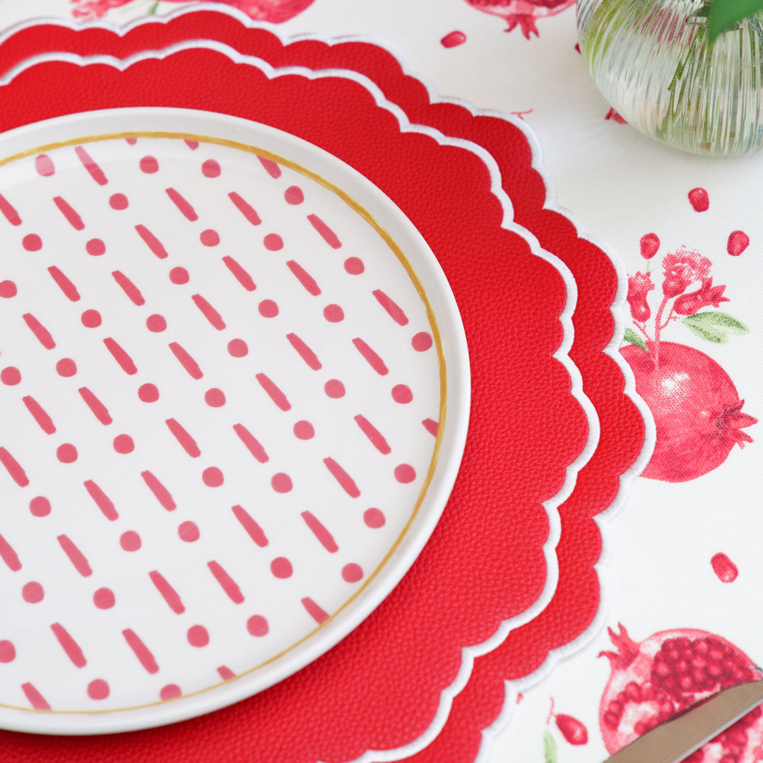 SCARLET RED ROUND FAUX LEATHER PLACEMAT (Set Of 4)