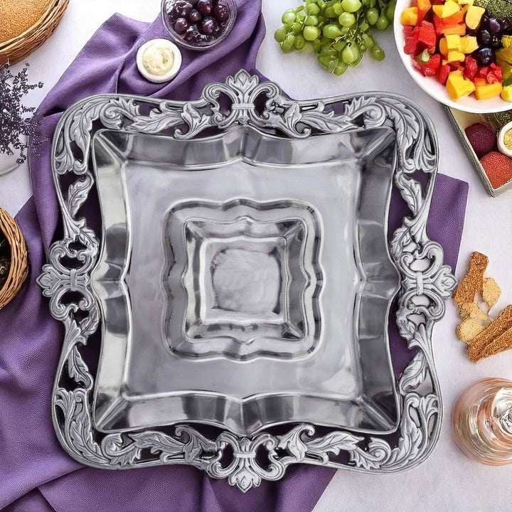 Acanthus Chip and Dip