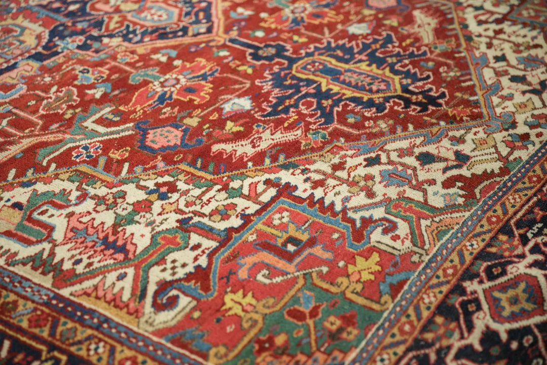 1940s Vintage Persian Heriz Carpet with Turtle Samovar Border