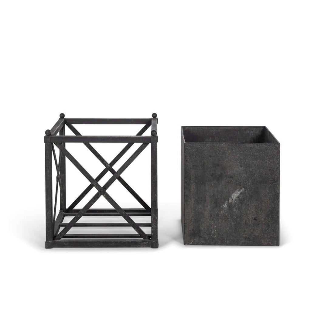 Small Metal Estate Planter, Noir