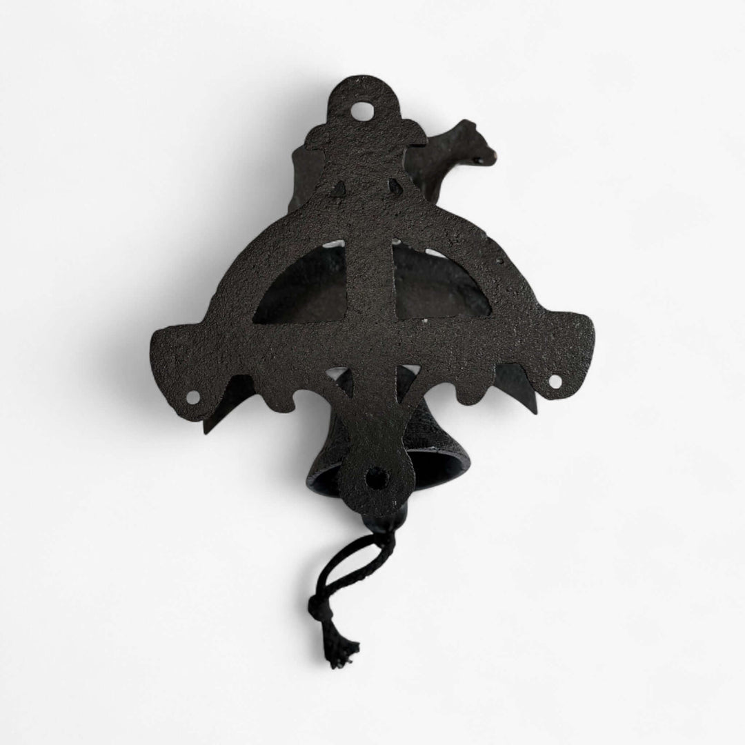 Farmhouse Cast Iron Cow Welcome Sign with Bell featuring rustic design and functional bell for home decor.