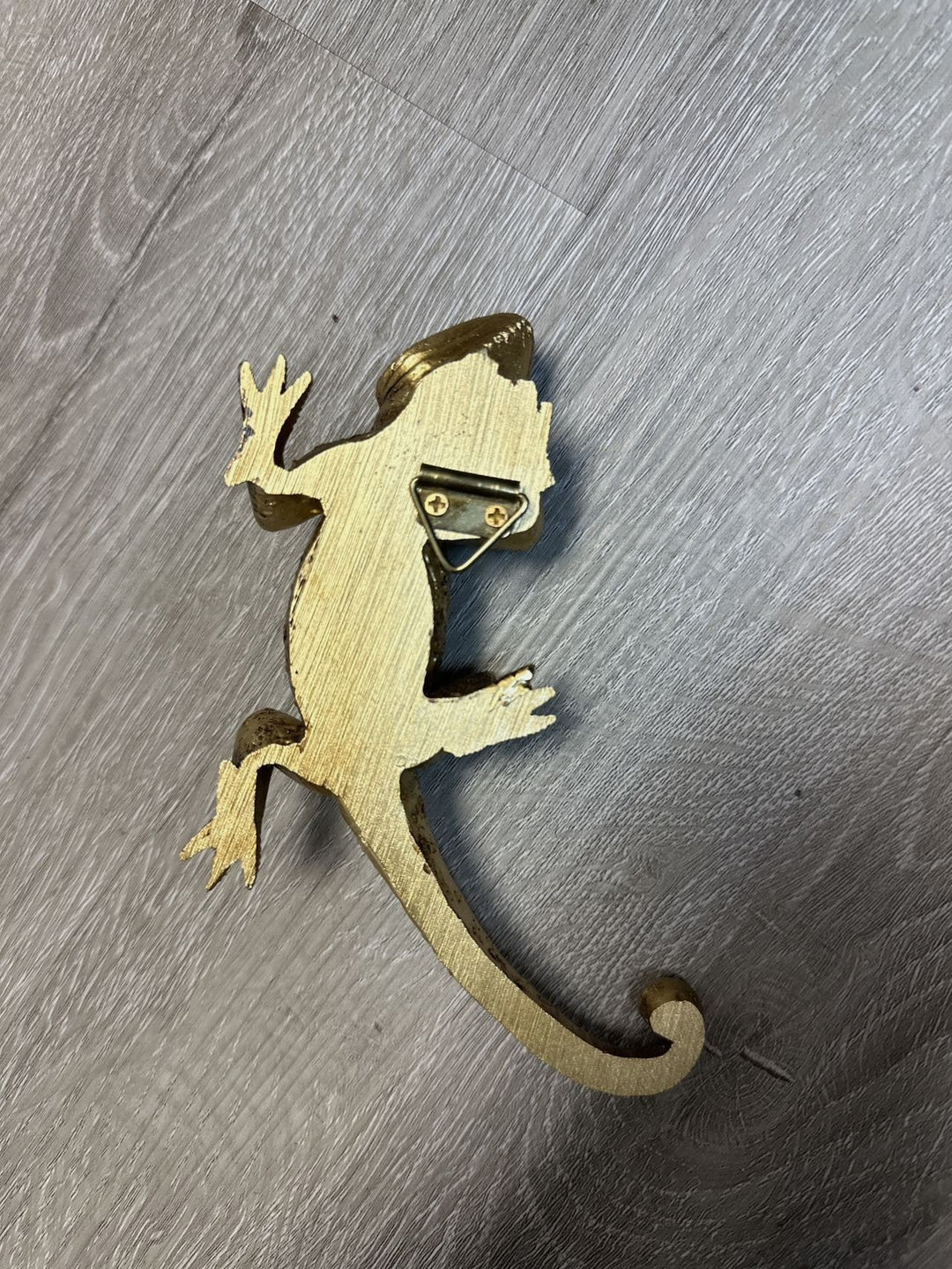 Reverse of Gold-Tone Lizard Figurine showing fitted wall hanger