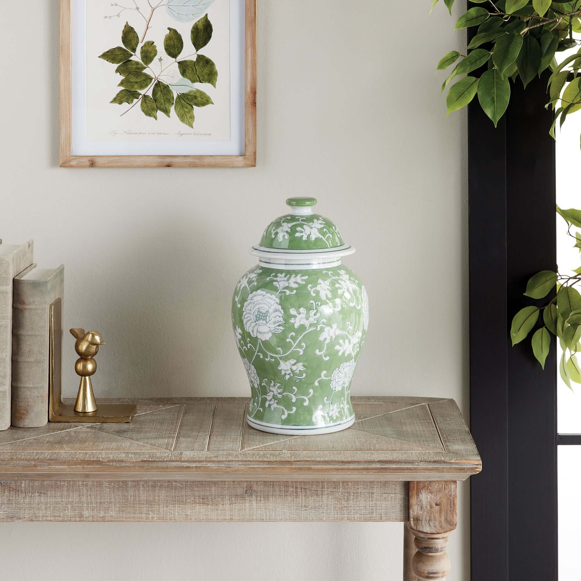 Chinoiserie Lotus Ginger Jar - Elegant Porcelain Décor – Vintage