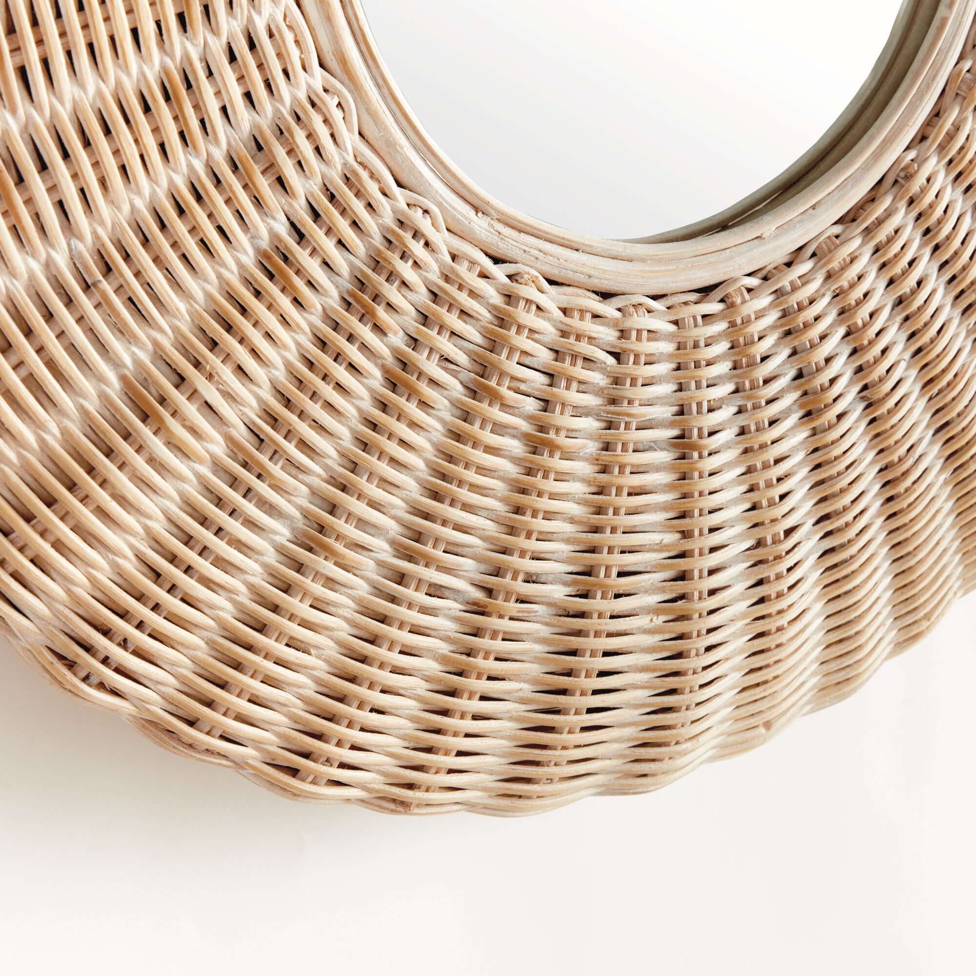 Round Woven Rattan Wall Mirror - Artisanal Design – Vintage Shopper