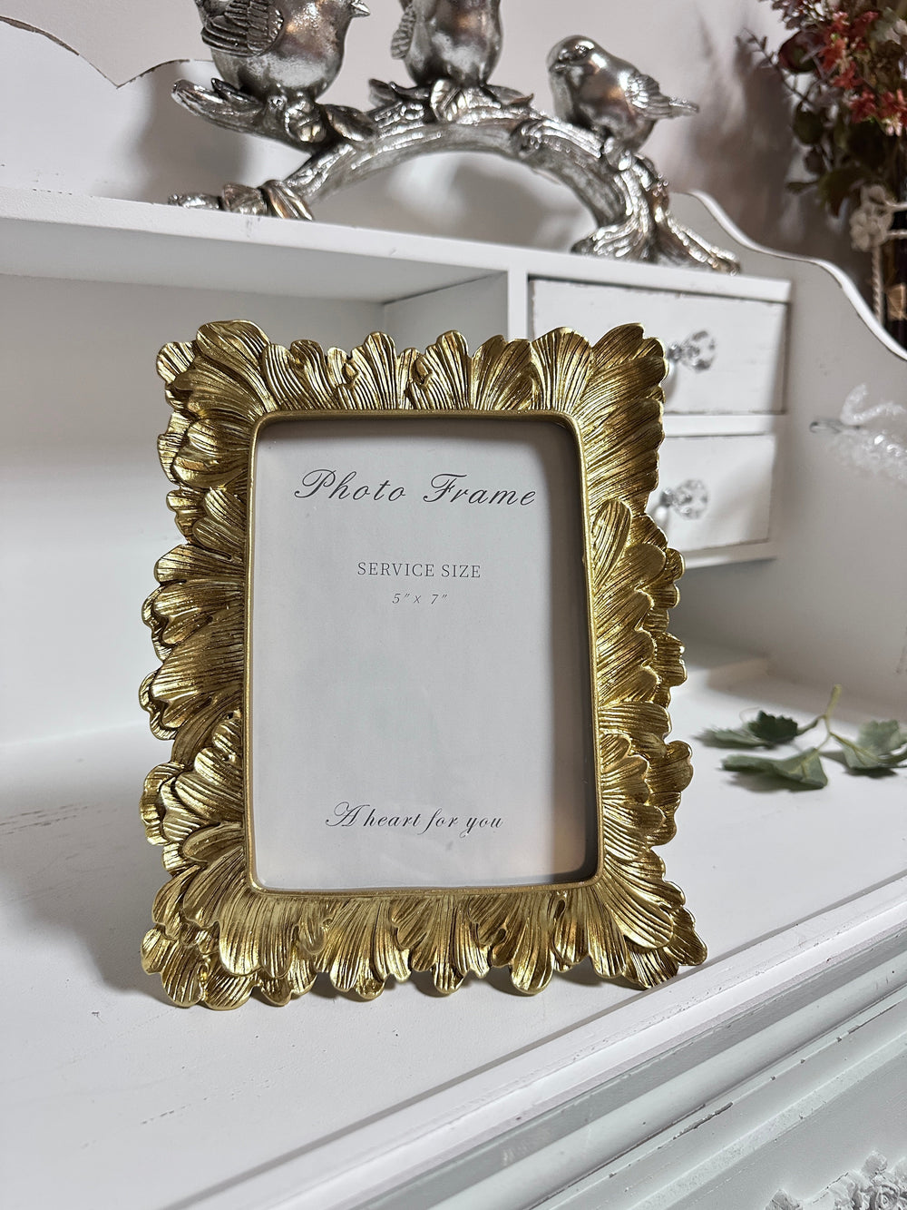 Gold Sculpted Leaf Photo Frame for a 5 by 7 photograph
