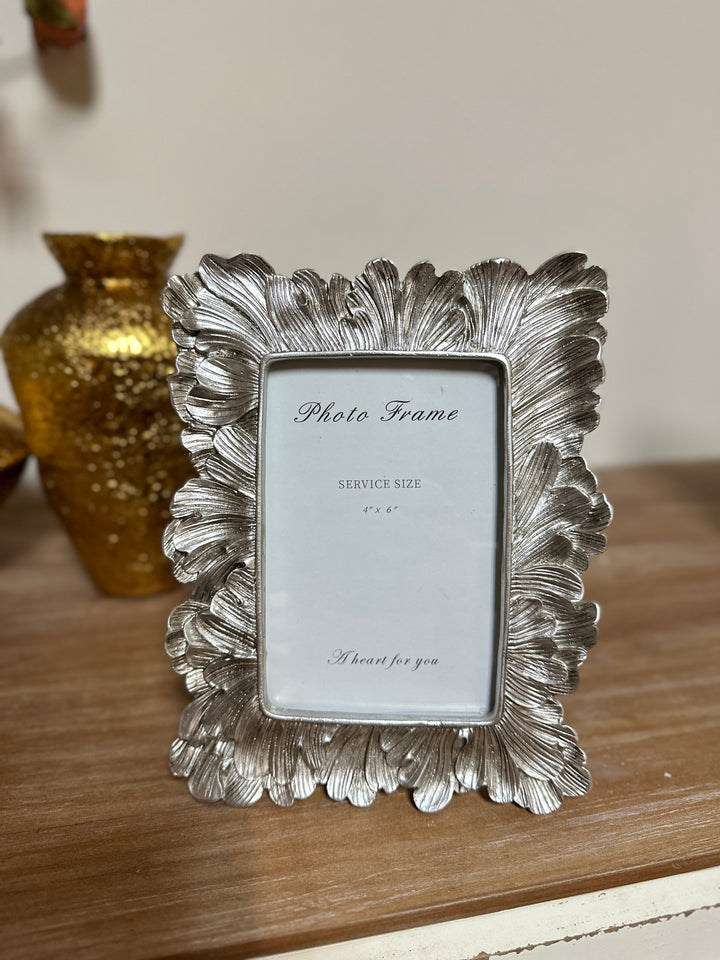 Silver Sculpted Leaf Photo Frame for a 4 by 6 photograph