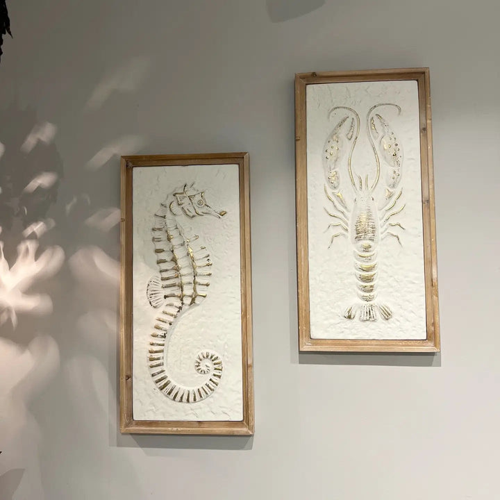 Close view of the raised lobster and wood frame